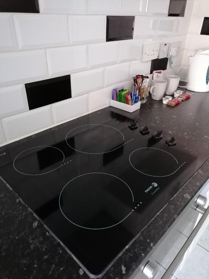 Chantilly Lejlighed Ickenham Eksteriør billede